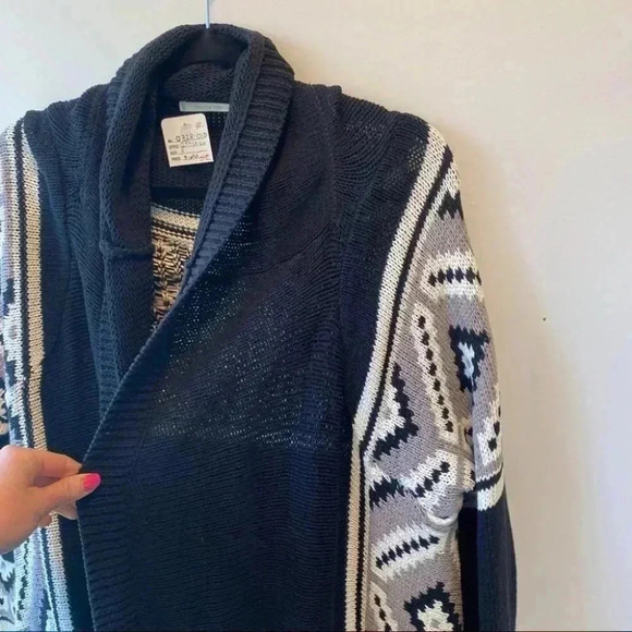 Twelfth Street by Cynthia Vincent Sweater - Picture 6 of 11